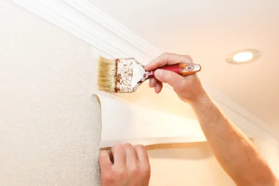 Pose de papier peint à Margerie-Chantagret — revêtements muraux et toiles de verre